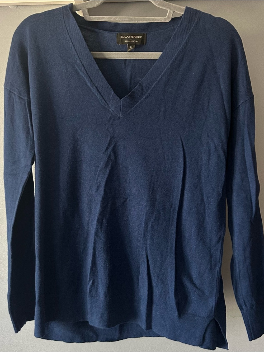 Banana Republic Women's Navy V-Neck Sweater